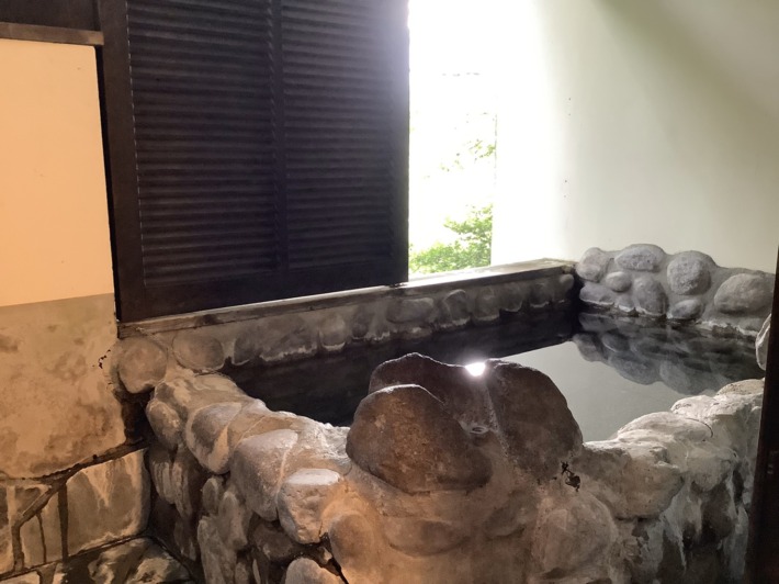 【仙石原 品の木 一の湯】客室露天風呂の様子