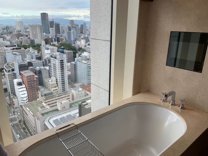 セントレジスホテル大阪 浴室からの眺め
