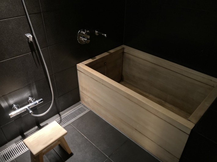 星のや京都 客室 檜のいい香りがする浴室